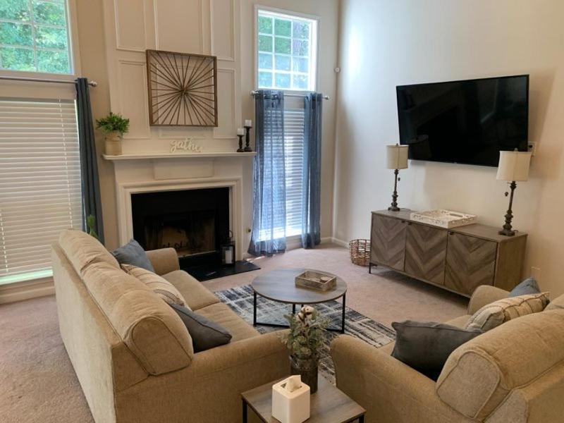 Enjoy This Amazing Home With Porch & Grill Near Dt Вудсток Экстерьер фото